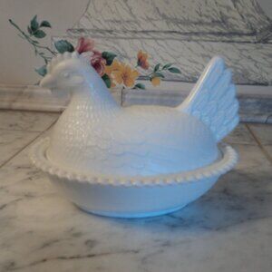 Vintage Indiana milk glass covered hen on a nest dish